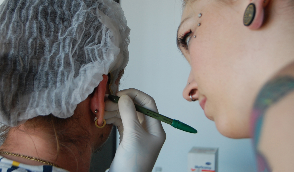 Piercing Rook : Cicatrisation, Bijoux & Soin